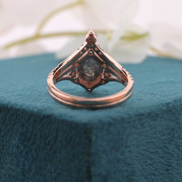 Black Diamond-Inspired Oval Ring in Rose Gold – Bold and Timeless Design
