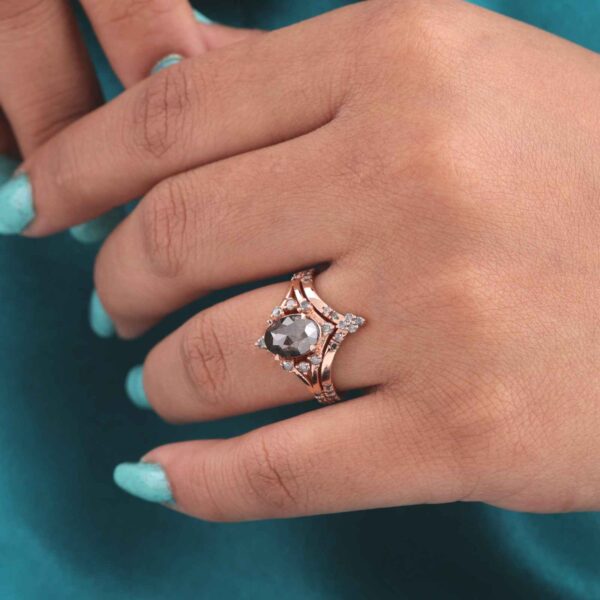 Black Diamond-Inspired Oval Ring in Rose Gold – Bold and Timeless Design