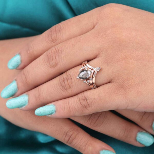 Black Diamond-Inspired Oval Ring in Rose Gold – Bold and Timeless Design