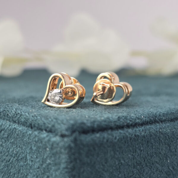 Heart-Shaped Diamond Stud Earrings – Rose Gold Delicate Design