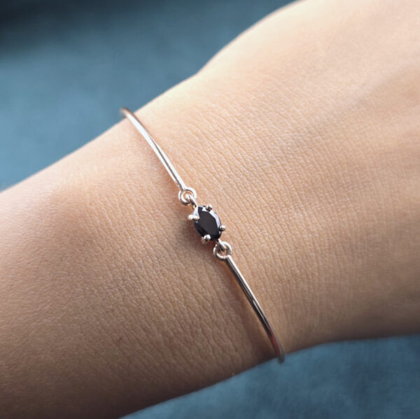 Minimalist Black Diamond Bracelet – Sleek Rose Gold D2C Elegance