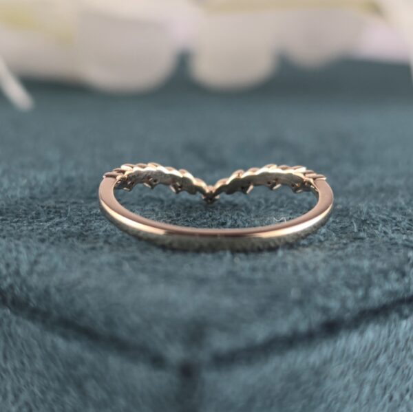 Elegant Spark with Edge – Round Black Diamond Band for Modern Souls