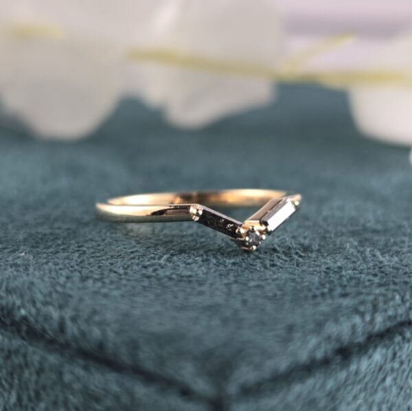 Edgy Elegance: Round and Baguette Salt and Pepper Diamond Band