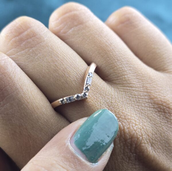 Sharp Beauty: Round & Baguette Salt and Pepper Diamond Band