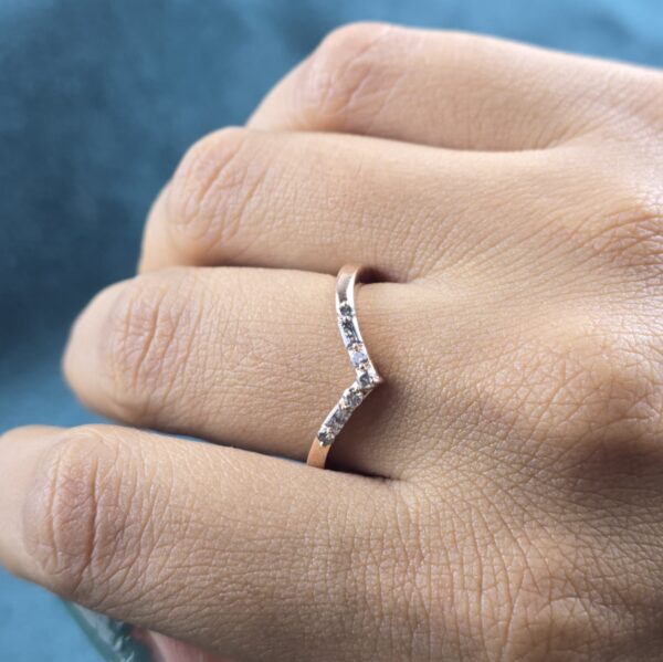 Sharp Beauty: Round & Baguette Salt and Pepper Diamond Band