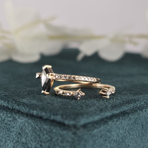 Modern Kite and Round Salt and Pepper Wedding Ring