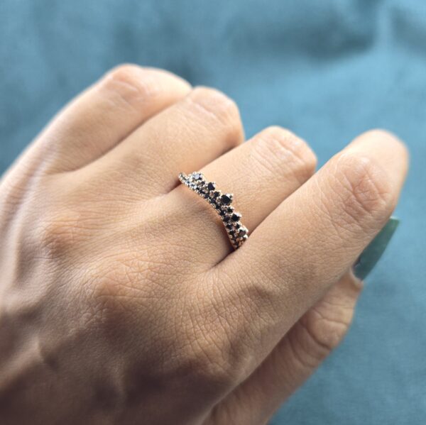 Fierce & Elegant – Round Black Diamond Ring That Redefines Classic Style