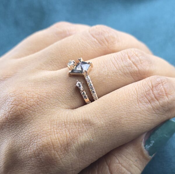 Modern Kite and Round Salt and Pepper Wedding Ring