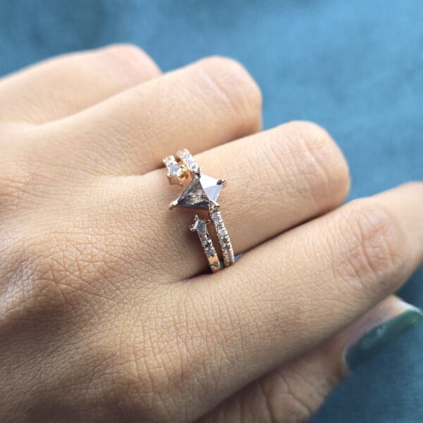 Modern Kite and Round Salt and Pepper Wedding Ring