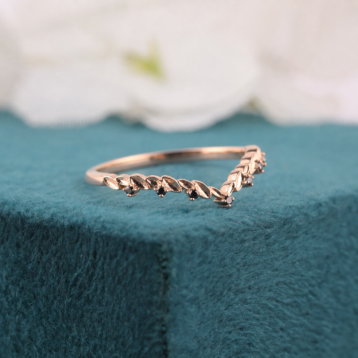 Elegant Spark with Edge – Round Black Diamond Band for Modern Souls