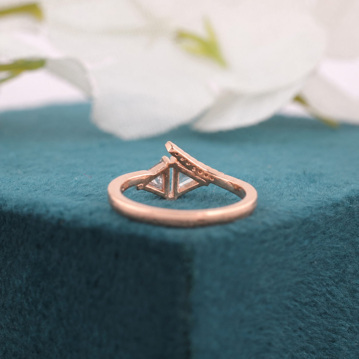 Triangle Diamond Engagement Ring in Rose Gold – Modern & Unique Design