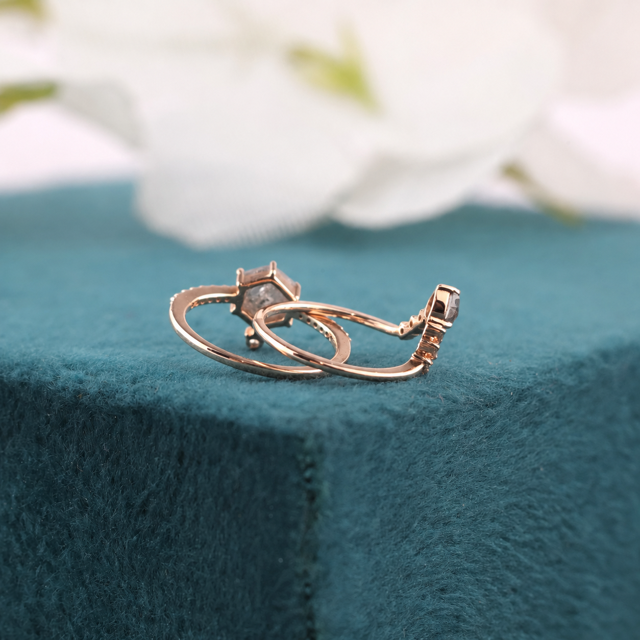 Salt & Pepper Wedding Ring in 18K Rose Gold – Bold and Unique