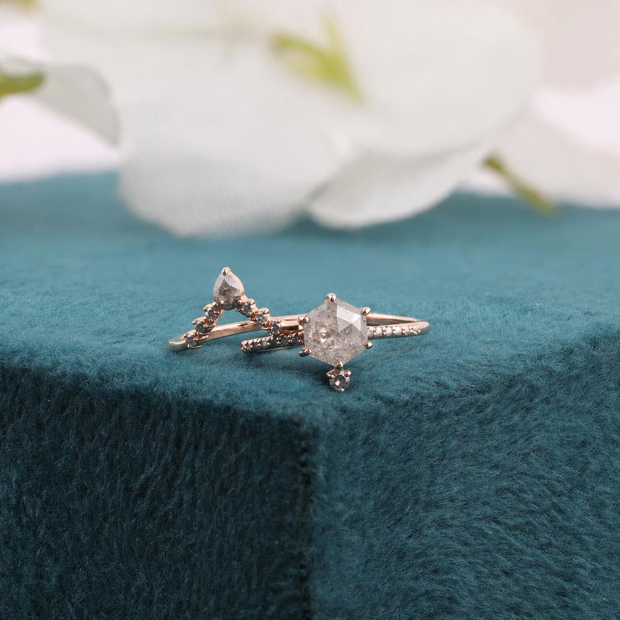 Salt & Pepper Wedding Ring in 18K Rose Gold – Bold and Unique
